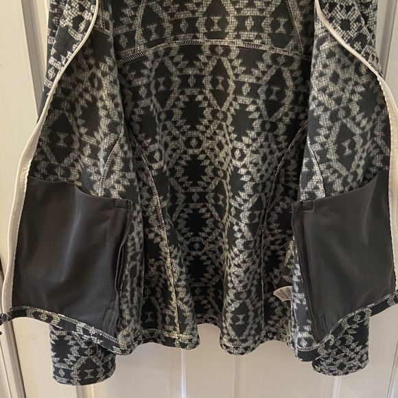 Columbia Black and White Geometric Women's Jacket - Picture 9 of 12